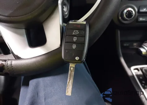 2020 Kia Sportage Lx z USA, uszkodzony, nr VIN KNDPMCAC5L7752379